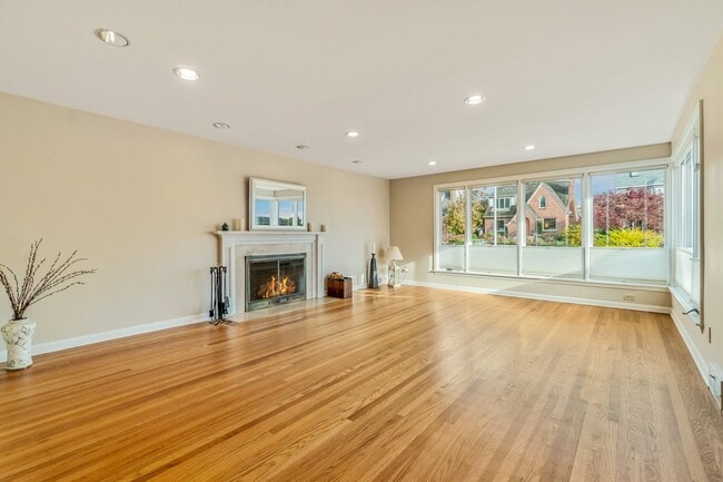 Photo - 5 Bedroom 4 Bathroom Magnolia Home w/ Views!