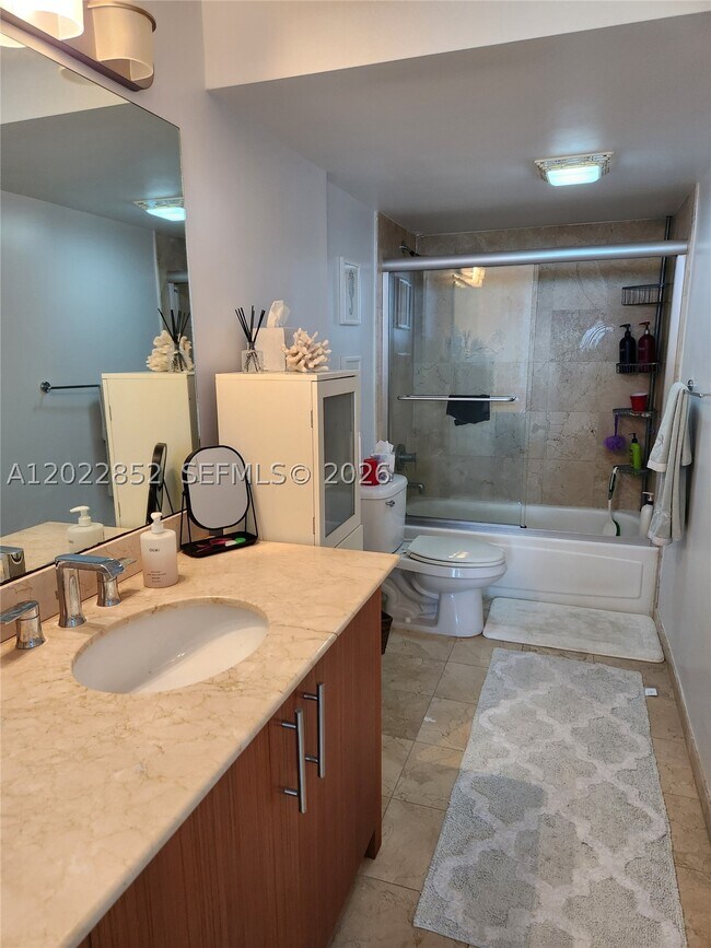 10275 Collins Ave Unit 824
