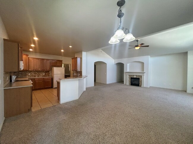 Photo - 492 Shadetree Trail