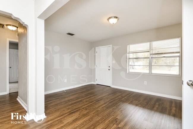 Photo - 719 W Ohio Ave
