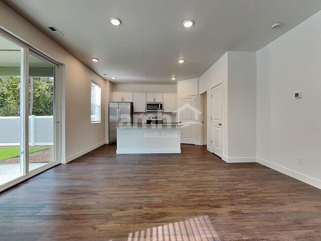 Photo - 7908 Selah St SW