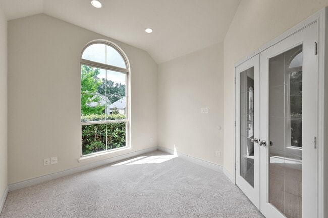 Photo - 122 Kinnerly Peak Pl