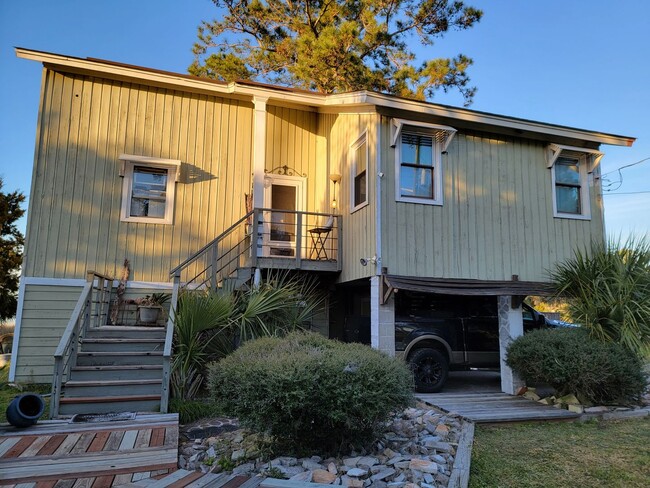 Building Photo - Spacious Two Story on Thunderbolt Marsh View