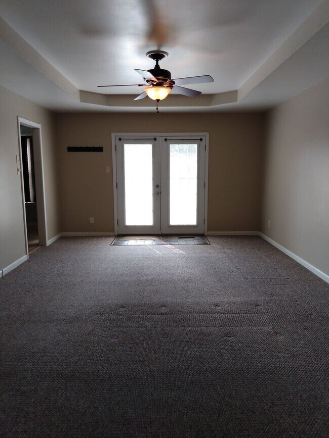 Photo - 2640 Holt Ln