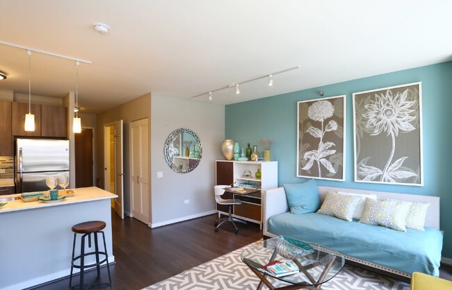 Photo - 360 W Illinois St