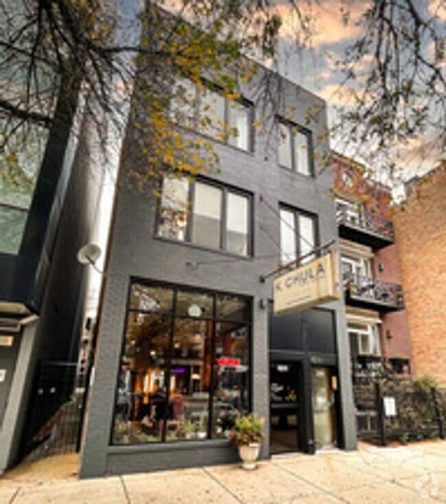 Building Photo - Fabulous Location in Wicker Park/Humboldt ... Unit 2152 W. Division, #2R, Chicago Rental