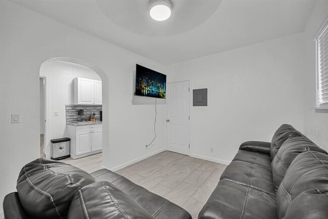 Photo - 201 SE 23rd St Unit 4