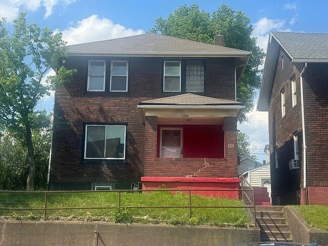 Building Photo - Freshly Painted 3BR 1BA home in East Pittsburgh