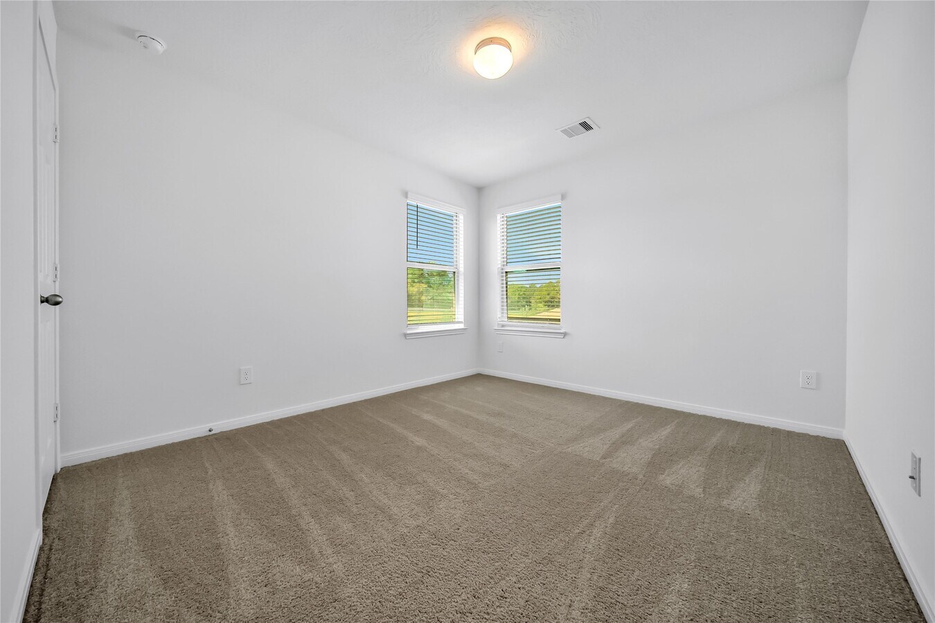 Photo - 41519 Stampede Strm