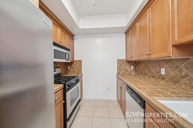 Photo - 2334 S Bentley Ave