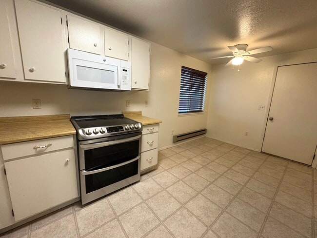 Photo - 170 Willow Dr