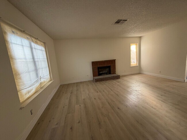 Photo - 4-BEDROOM HOUSE. REMODELED KITCHEN-NO HOA!