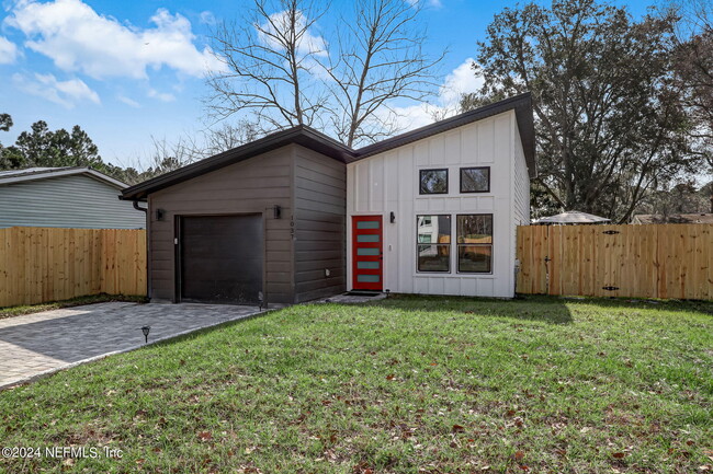 Photo - 1037 Collier Blvd House