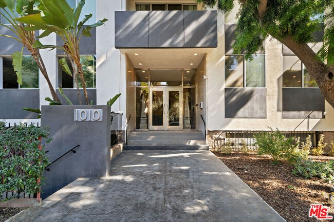 Entrance - 1010 N Kings Rd Unit 313