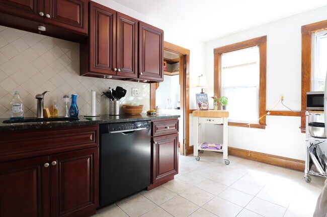 209 Aspinwall Ave Unit 1