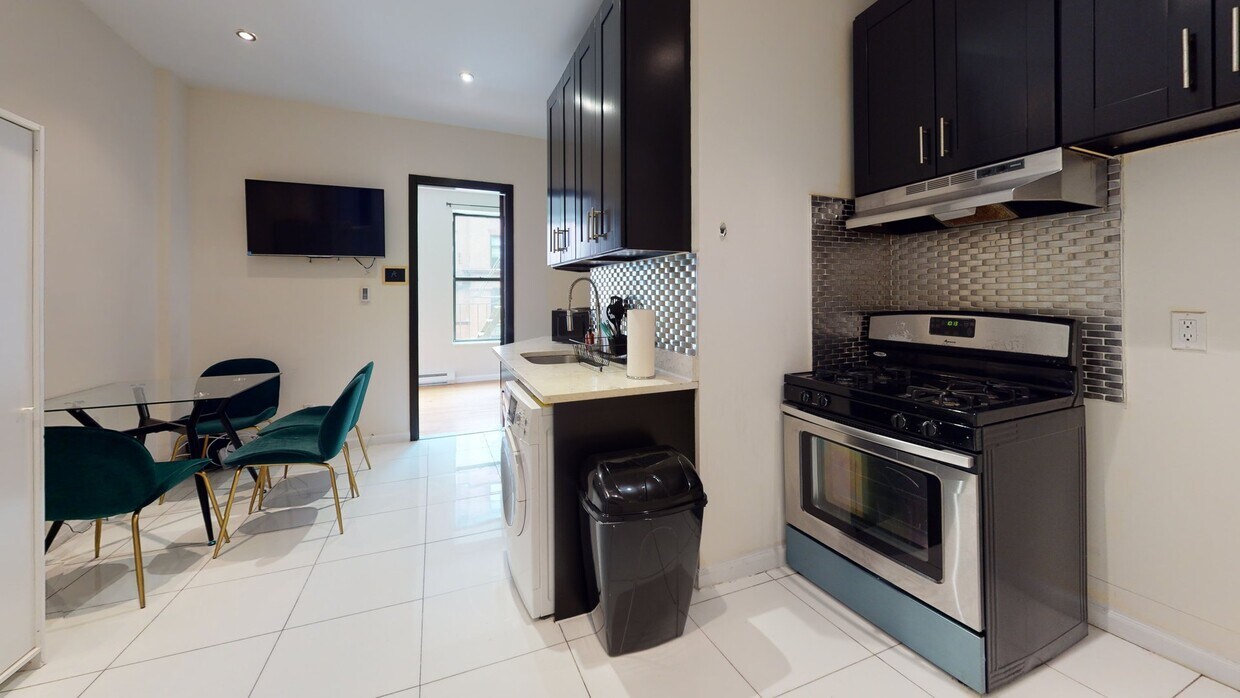 Photo - Private bedroom in 4 bed/2 bath Home