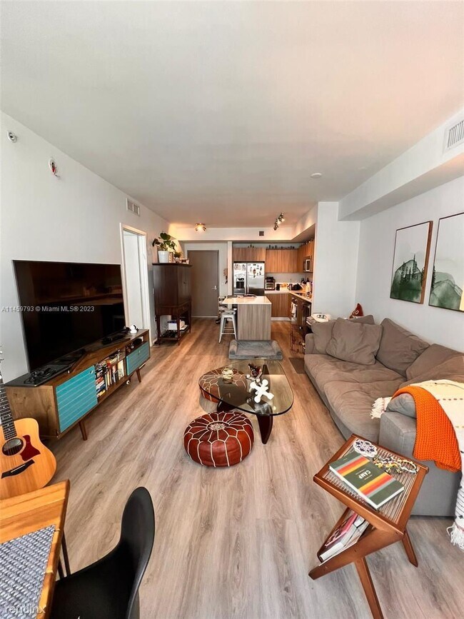 Photo - 1 br, 1 bath Condo - 201 SW 17th Rd Unit 404 Unit 404