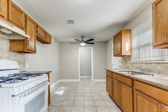 Photo - 9310 Forest View St