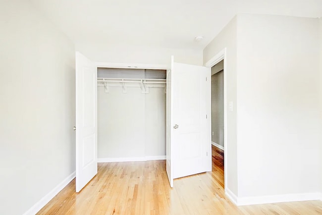 Photo - 511 Uzzle St