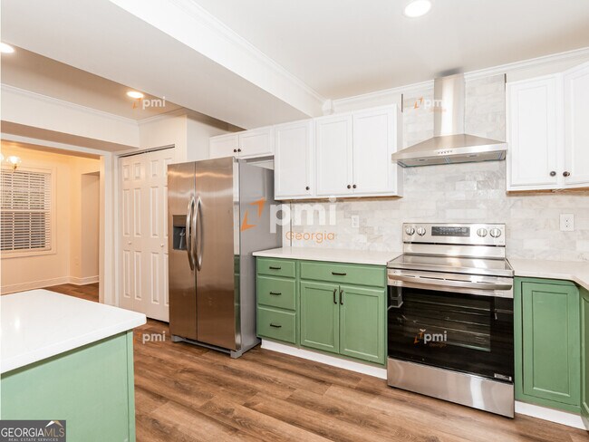 Photo - 3220 Ingleside Ave