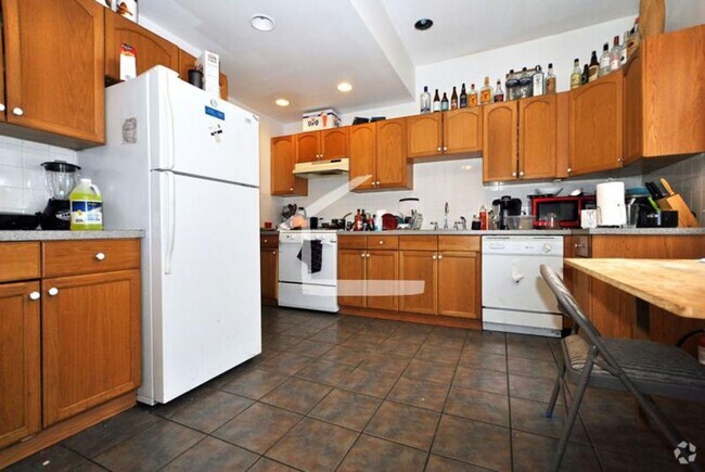 Building Photo - 9/1 Spacious 4BR/2BA near Packard's Corner... Rental