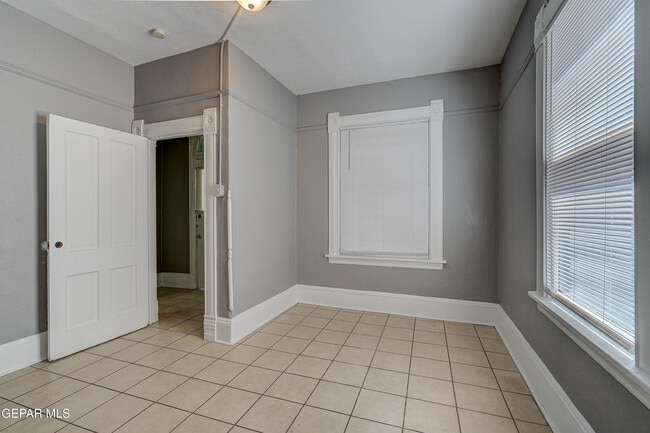 Photo - 605 Nino Aguilera St