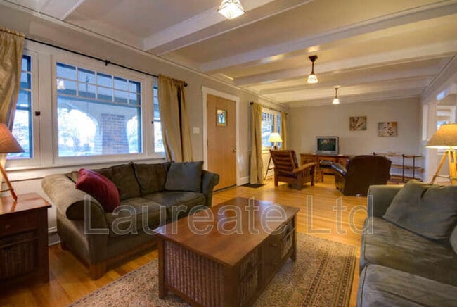 Photo - 2325 Ivanhoe St