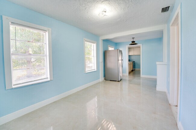 Photo - 813 Truman St