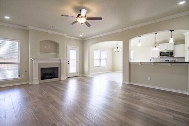 Photo - 921 Sassafras Ln