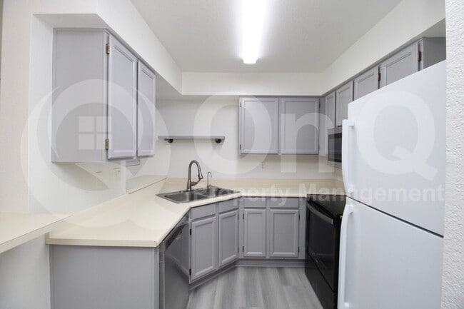 Photo - 533 W Guadalupe Rd