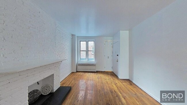 Building Photo - 247 W 26th St Unit 2D Rental