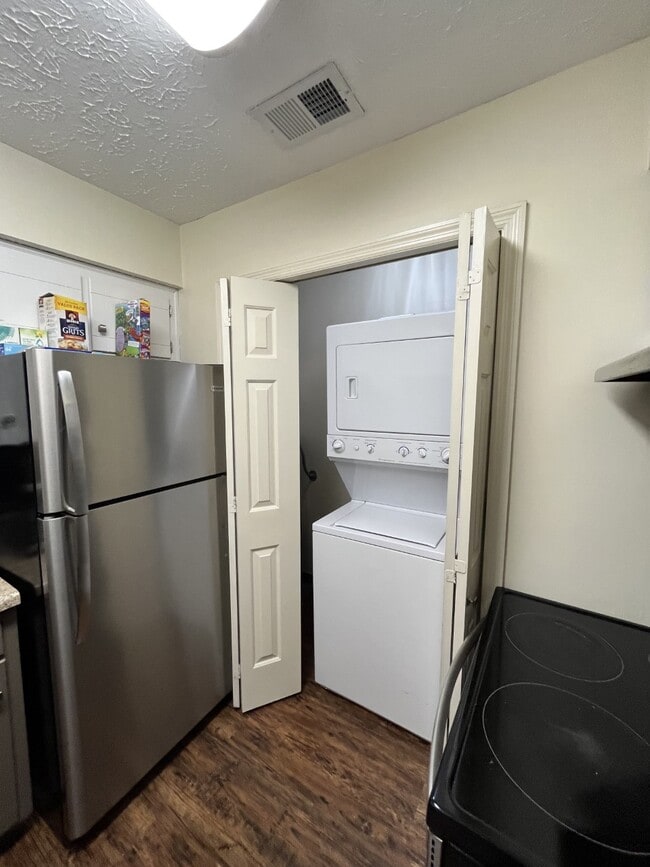 Photo - 1808 State St Unit 305