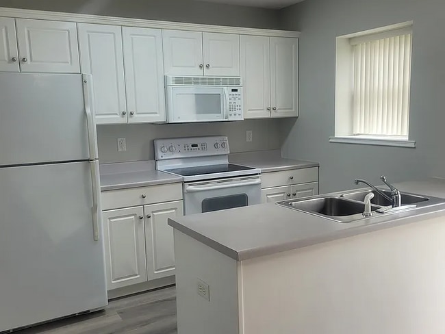 Photo - 2405 King Arthurs Ct