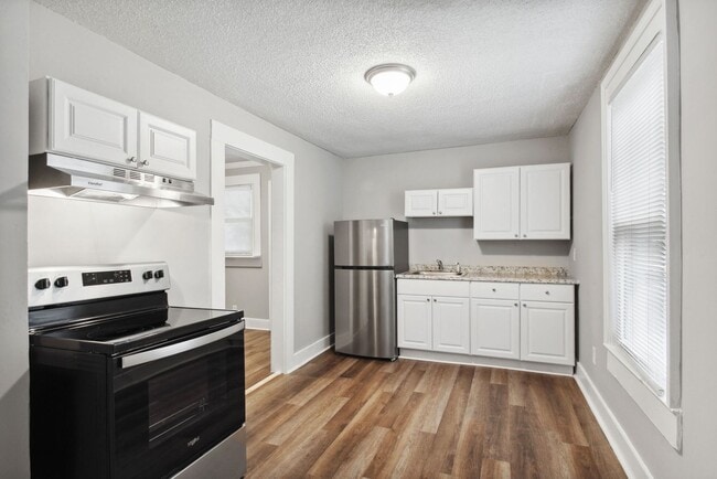 Photo - 3BR/2BA Downtown House Walking Distance to Forsyth Park and Daffin Park