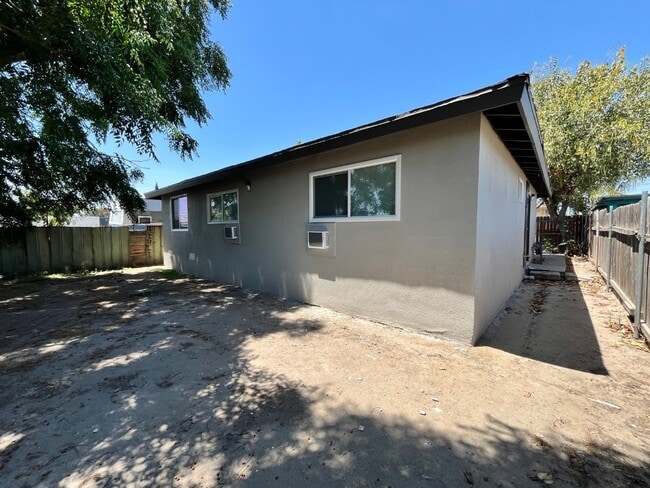 Photo - 515 Ramona Ave N