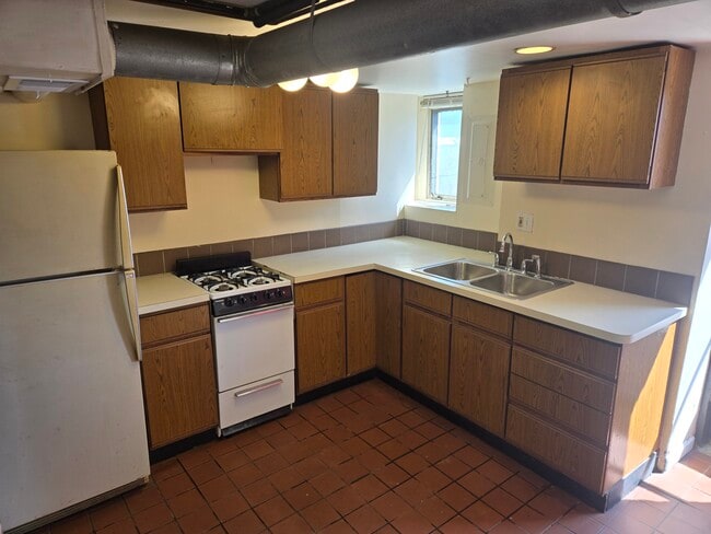 Kitchen - 802 Lowell St Unit #4
