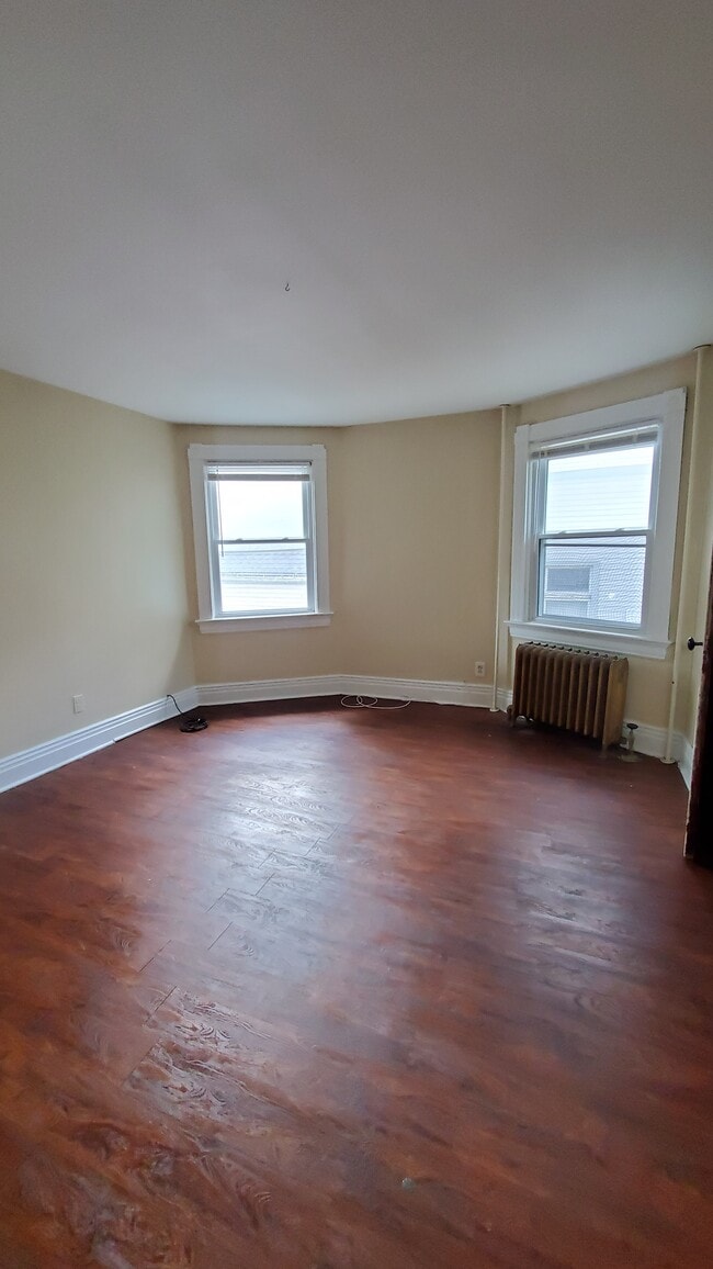 Photo - 221 Alexander St