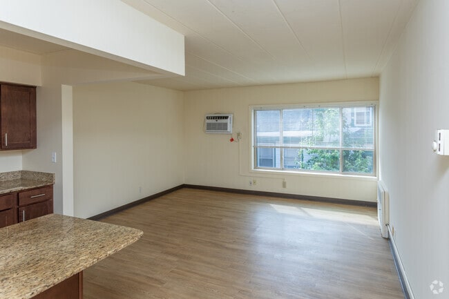 1BR, 1BA - 750 - 900SF - 2715 dupont ave S.