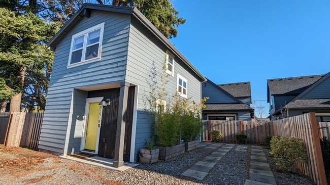 Building Photo - 5591 SE 57th Ave