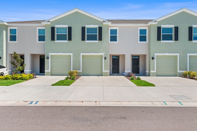 Building Photo - ANGELINE TOWNHOME AVAILABLE!!