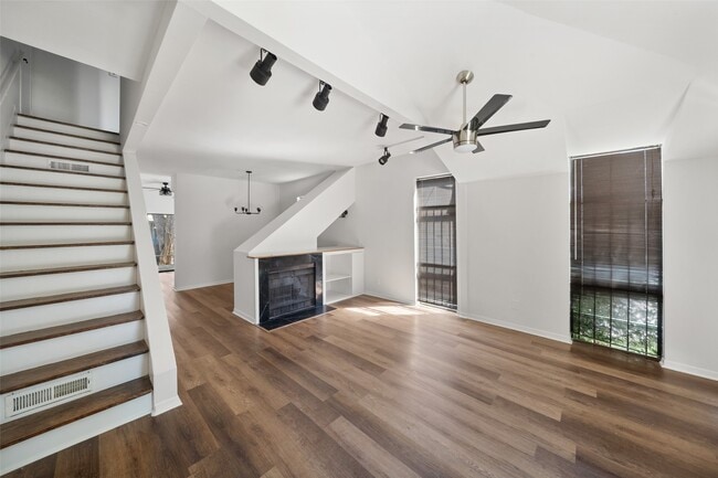 Building Photo - 518 Hawthorne St Unit 1