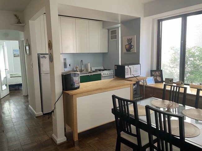 Kitchen - 1 Scott Circle Northwest Unit 101