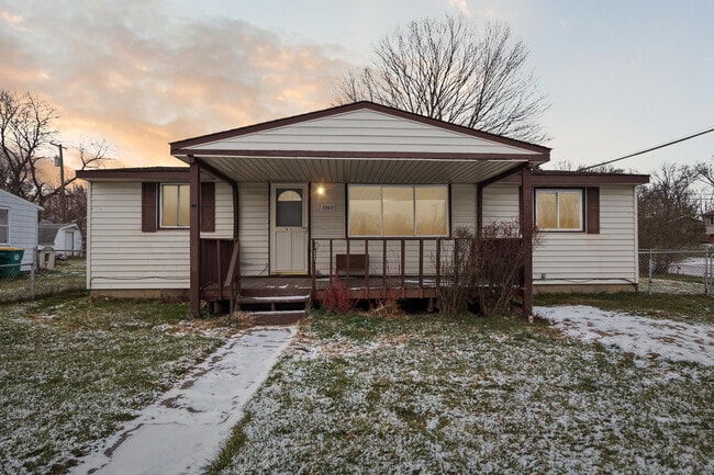Building Photo - 1167 Davis St Rental