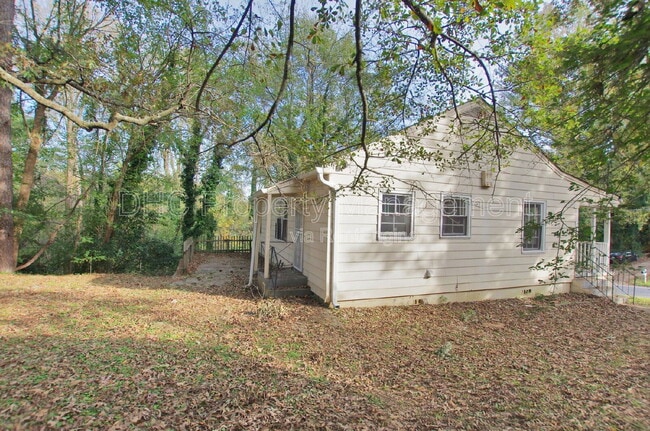 Photo - 892 Midway St SE