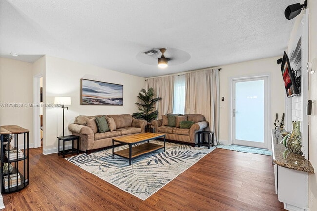 Photo - 2231 NE 38th St