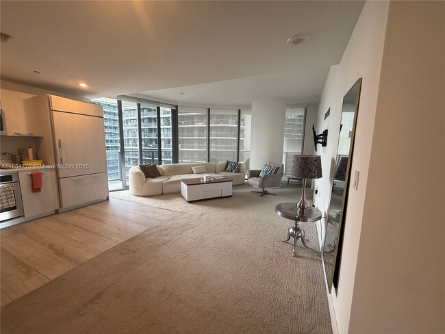 Building Photo - 45 SW 9th St Unit 3001 Rental