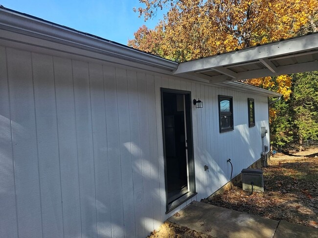 Building Photo - 7692 Windward Point Dr Unit B