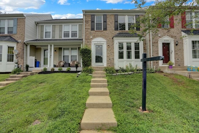 Building Photo - Spacious 4BR Home on Cul-de-Sac with Finis...