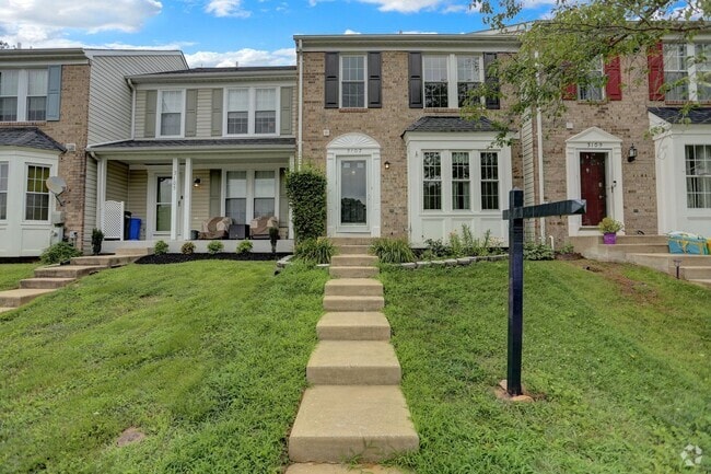 Building Photo - Spacious 4BR Home on Cul-de-Sac with Finis...