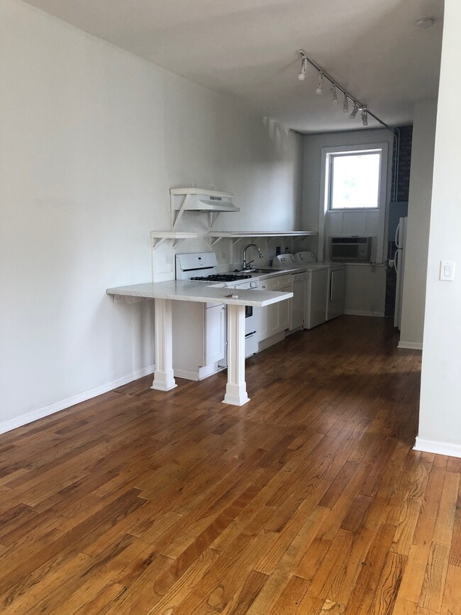 Photo - 1349 N Wells St Apartments Unit 302